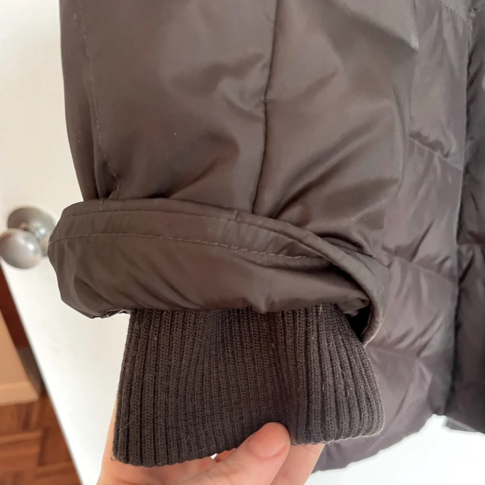 Ellen Tracy down puffer coat - Size M 
Satin and fleece lined 
Knee length - Picture 9 of 9